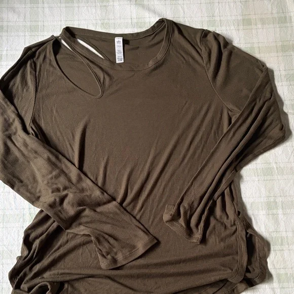Alo Yoga  Olive Cut-Out Long Sleeve Top - Picture 4 of 5